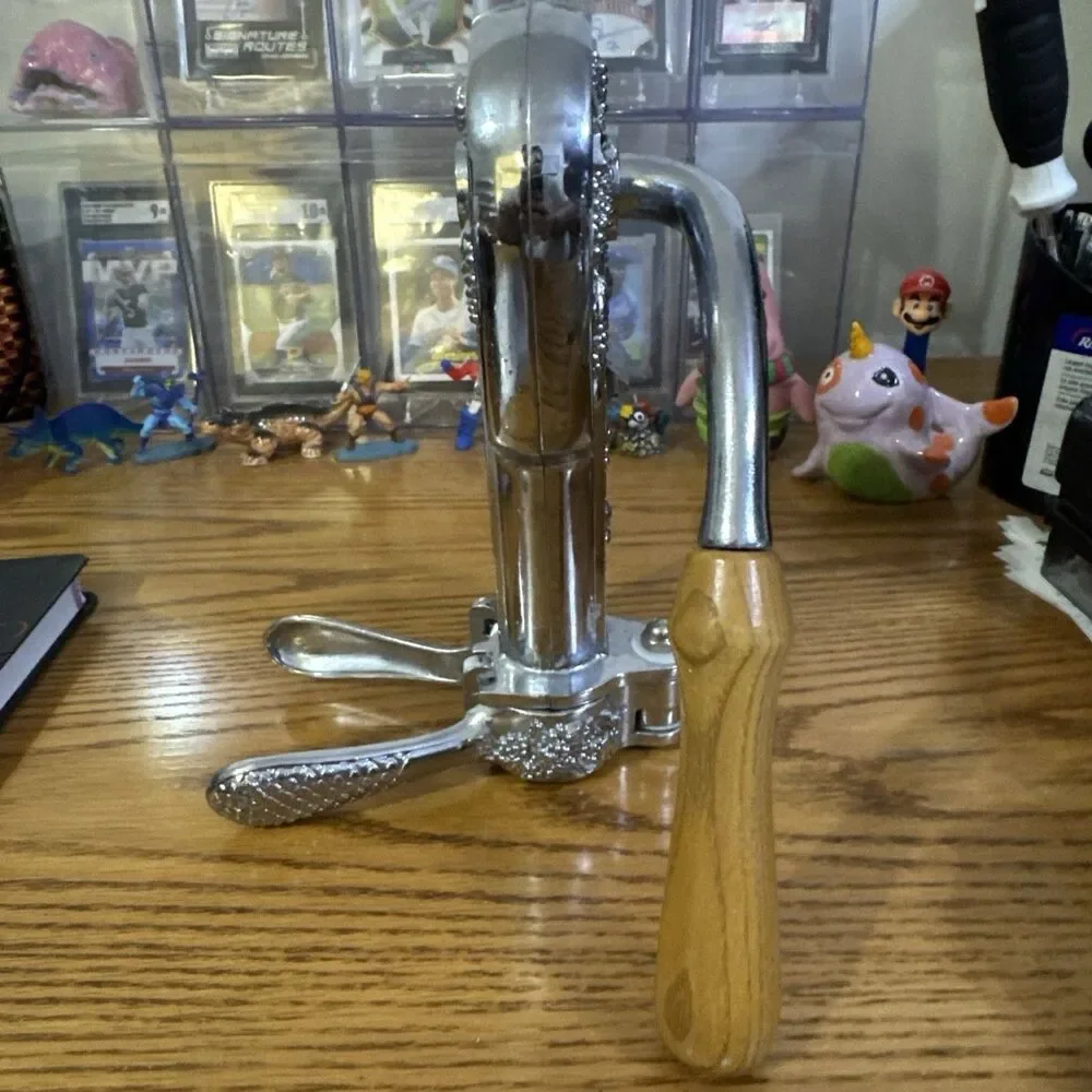 Vintage Rogar Estate Table Top Clamp Wine Bottle Opener Corkscrew Wooden Handle